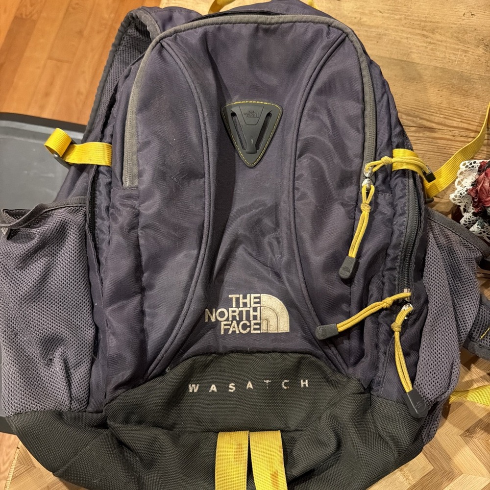 Vintage THE NORTH FACE Wasatch Backpack Gray Yellow